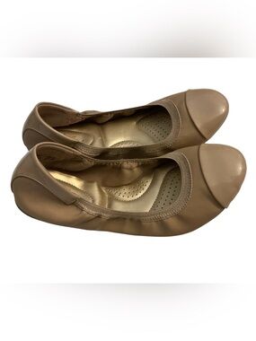 Dexflex Comfort Women’s 8.5 Nude Tan Ballet Flats Patent Cap Toe
